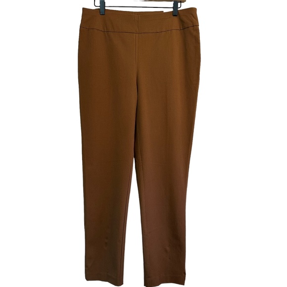Chico's Pants 1.5 Short US M/10 Short Slimming 4 Way Stretch Pull on Cafe NEW - Picture 1 of 16